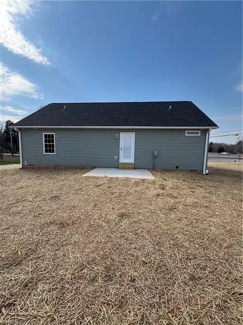 103 Pilot Dr, Thomasville, NC 27360 photo 5