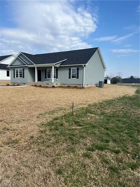 103 Pilot Dr, Thomasville, NC 27360 photo 3