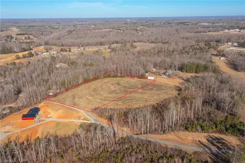 319 Deep Hollow Dr, Lexington, NC 27295