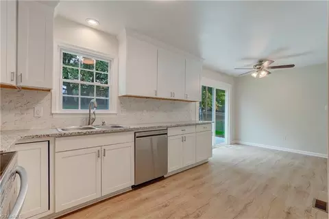 318 Sunset Dr, Eden, NC 27288