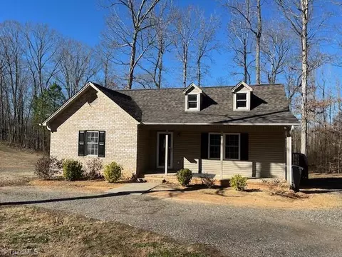 1161 Baileys Chapel Rd, Advance, NC 27006
