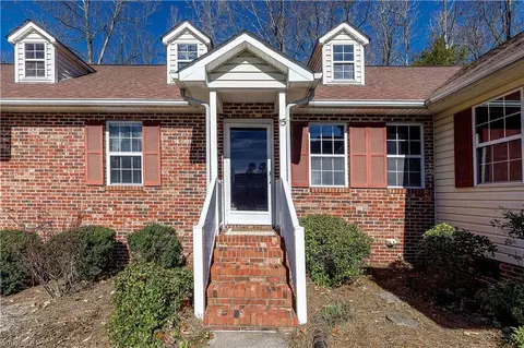736 Salem St #15, Thomasville, NC 27360
