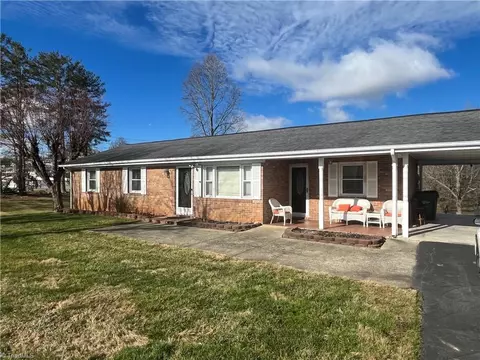 512 Arlington St, Mount Airy, NC 27030