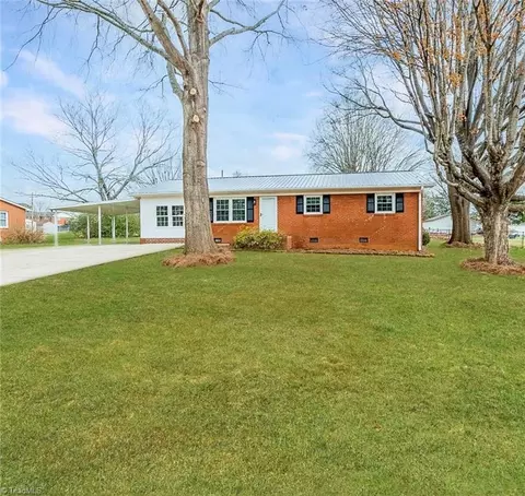 243 Lowell St, Lexington, NC 27295