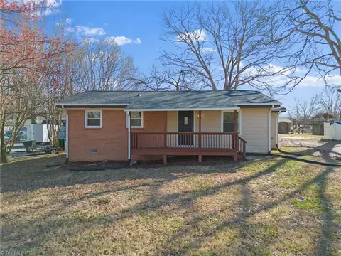 210 Sunset Dr, Eden, NC 27288