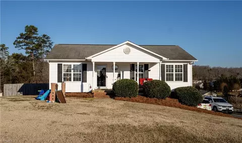 4595 Matthew Forest Ln, Tobaccoville, NC 27050