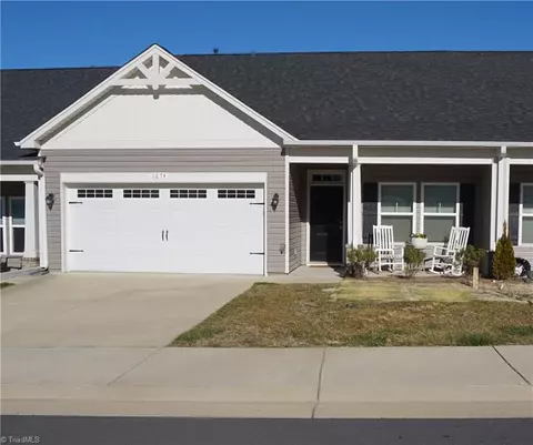 1674 Coopers Hawk Dr, Kernersville, NC 27284