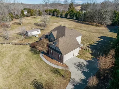 519 Garden Valley Dr, Winston Salem, NC 27107