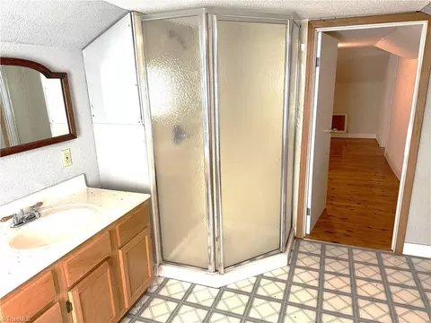 Bath - 969 Traphill Union Rd, Traphill, NC 28685 photo 4 of 4
