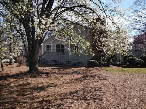 106 Pebble Ridge Ln, Winston Salem, NC 27104