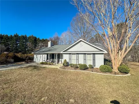 4004 Sourgum Ct, Greensboro, NC 27410
