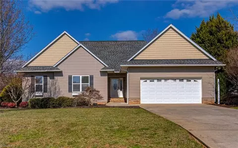 163 Hazelwood Dr S, Mocksville, NC 27028
