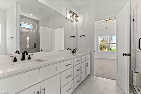 Bath - 124 Tranquility Ln, Harmony, NC 28634 photo 6 of 7