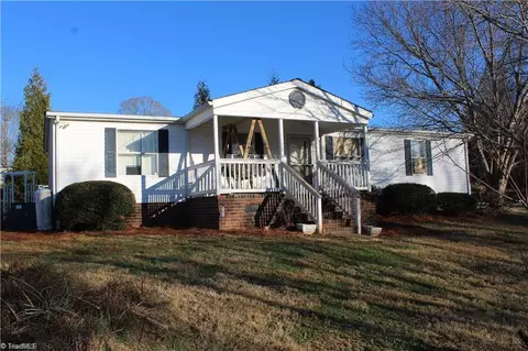 1032 Pearl Ct, Randleman, NC 27317
