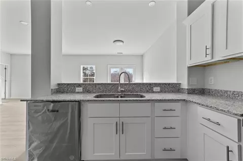 Bath - 726 Hendrix St, High Point, NC 27260 photo 1 of 4