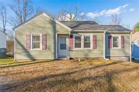 504 Circle Dr, Mount Airy, NC 27030