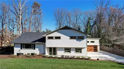 220 Mistletoe Dr, Greensboro, NC 27403