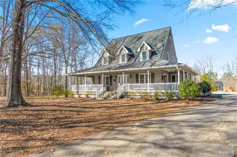 409 Blackberry Rd, Thomasville, NC 27360