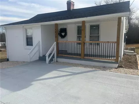 520 Parker Rd, Mount Airy, NC 27030