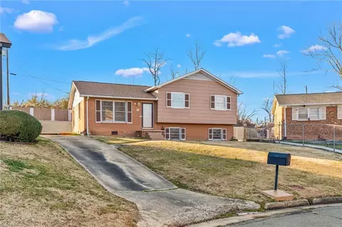 6 Llano Ct, Greensboro, NC 27401