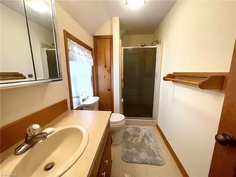 Bath - 285 Grandview Cir, Traphill, NC 28685 photo 2 of 2