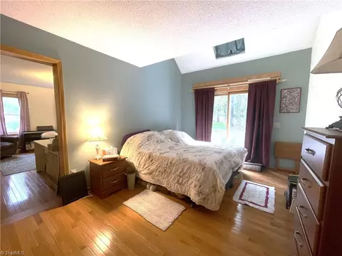 Bedroom - 285 Grandview Cir, Traphill, NC 28685 photo 1 of 3