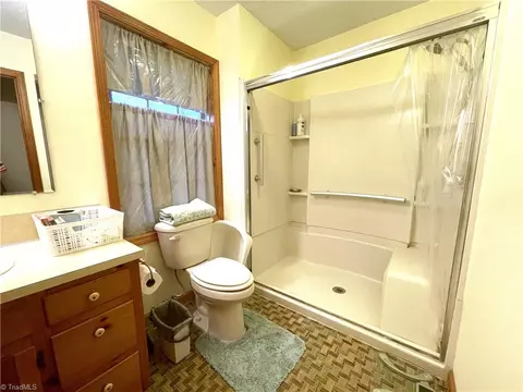Bath - 285 Grandview Cir, Traphill, NC 28685 photo 1 of 2
