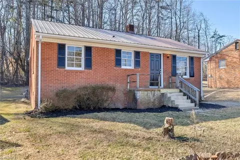 1926 Cedrow Dr, High Point, NC 27260