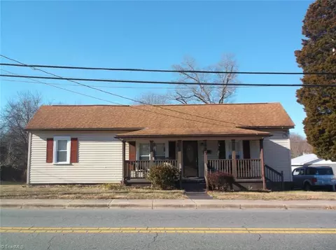 127 Fieldcrest Rd S, Eden, NC 27288