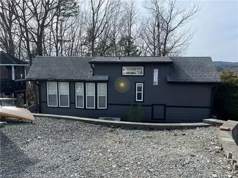 222 Badin View Dr, New London, NC 28127