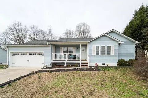 107 Hidden Hills Dr, Thomasville, NC 27360