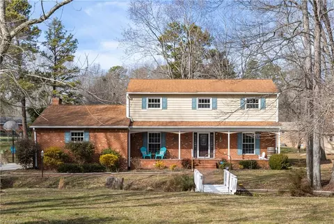 903 Viking Dr, High Point, NC 27265