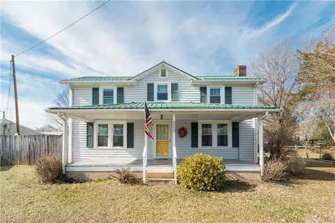6050 Belews Creek Rd, Walkertown, NC 27051