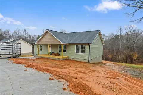 220 Arcadia Dr, Lexington, NC 27295