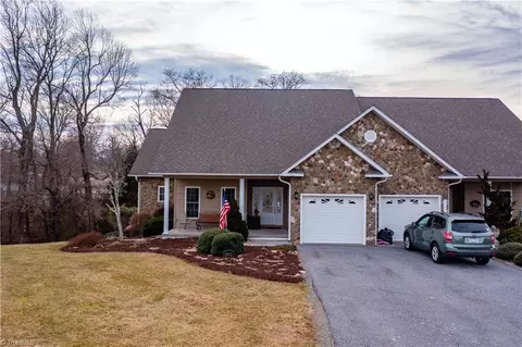 216 Stone Ridge Ln, Sparta, NC 28675