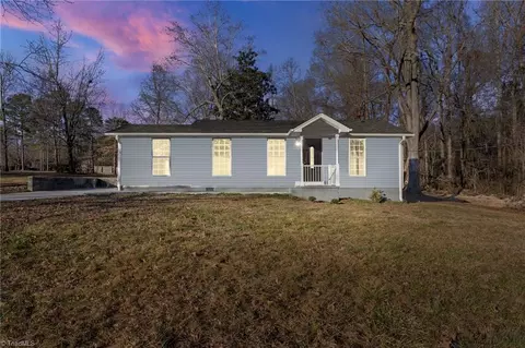 1208 Burnetts Chapel Rd, Greensboro, NC 27406