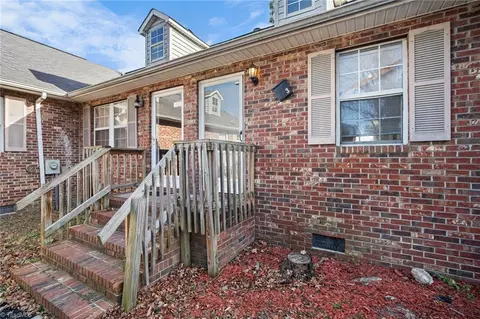 6 School Dr, Thomasville, NC 27360
