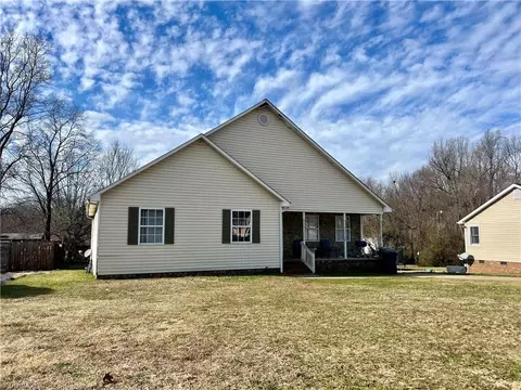 1109 Lombardy St, Greensboro, NC 27405