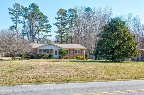 601 Sheraton Park Rd E, Pleasant Garden, NC 27313