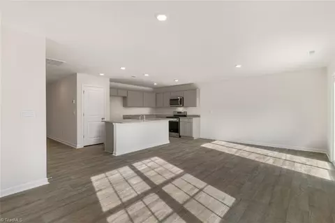Kitchen - 6374 Cedar Hill Ct #62, Trinity, NC 27370 photo 4 of 5