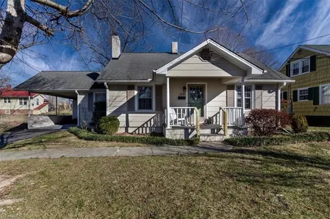 1538 Five Oaks Trl, Mount Airy, NC 27030