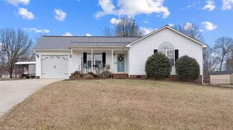 161 Old Oak Ct, Lexington, NC 27295