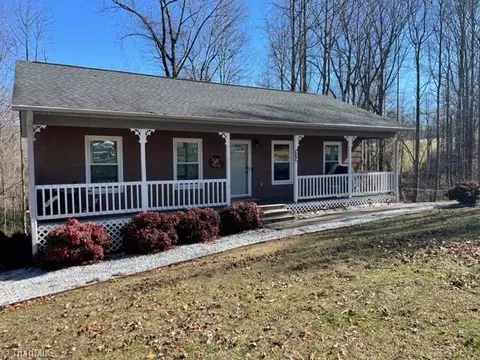 318 Grand St, Millers Creek, NC 28651