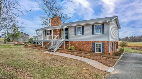 1027 Hobbie Horse Ln, Boonville, NC 27011
