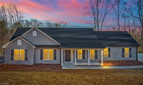 4215 Mashie Dr, Pfafftown, NC 27040
