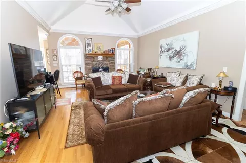 Living - 5163 Ronniedale Rd, Trinity, NC 27370 photo 2 of 6