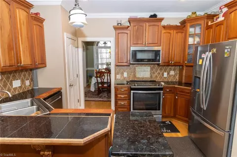 Kitchen - 5163 Ronniedale Rd, Trinity, NC 27370 photo 3 of 4