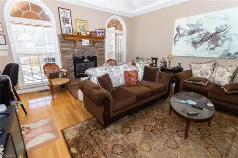 Living - 5163 Ronniedale Rd, Trinity, NC 27370 photo 4 of 6
