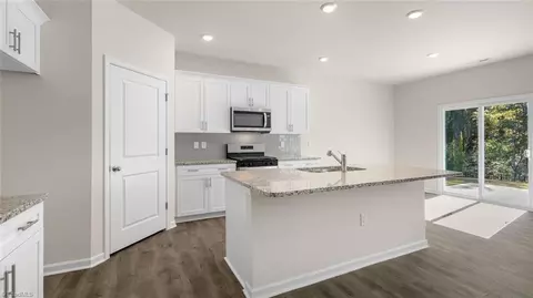 Entry Way - 6371 Cedar Hill Ct, Trinity, NC 27370 photo 3 of 5