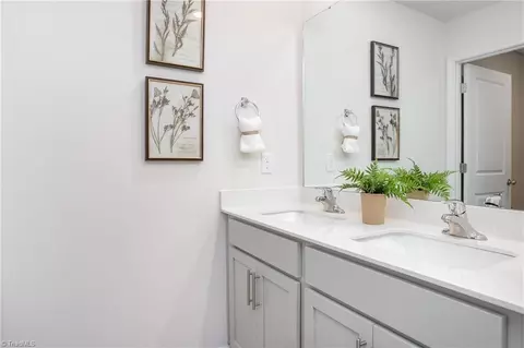 Bath - 6371 Cedar Hill Ct, Trinity, NC 27370 photo 5 of 6